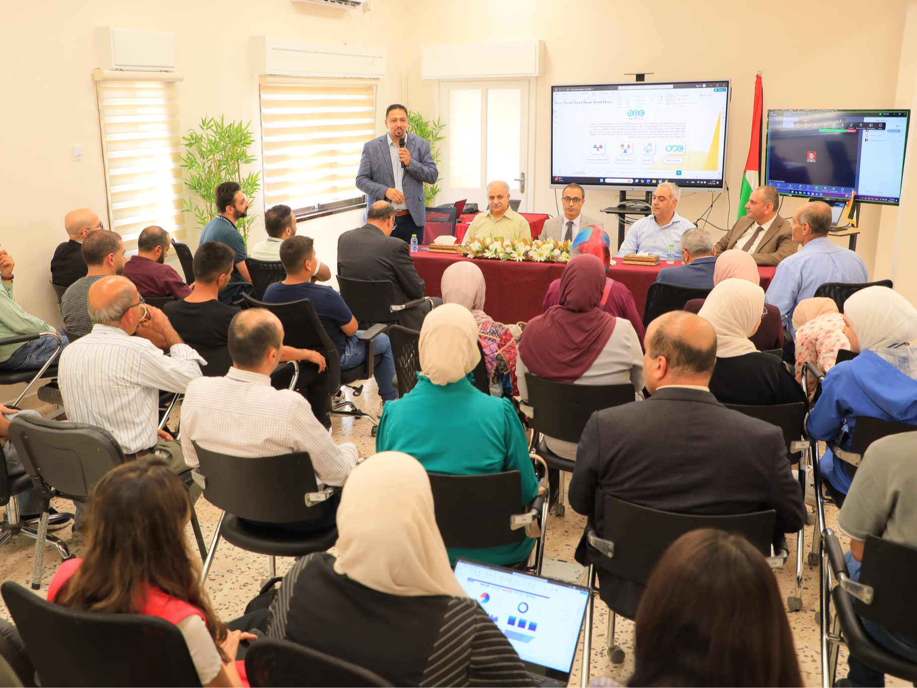 An-Najah Training Academy Concludes the First Phase of the University Staff Development Program